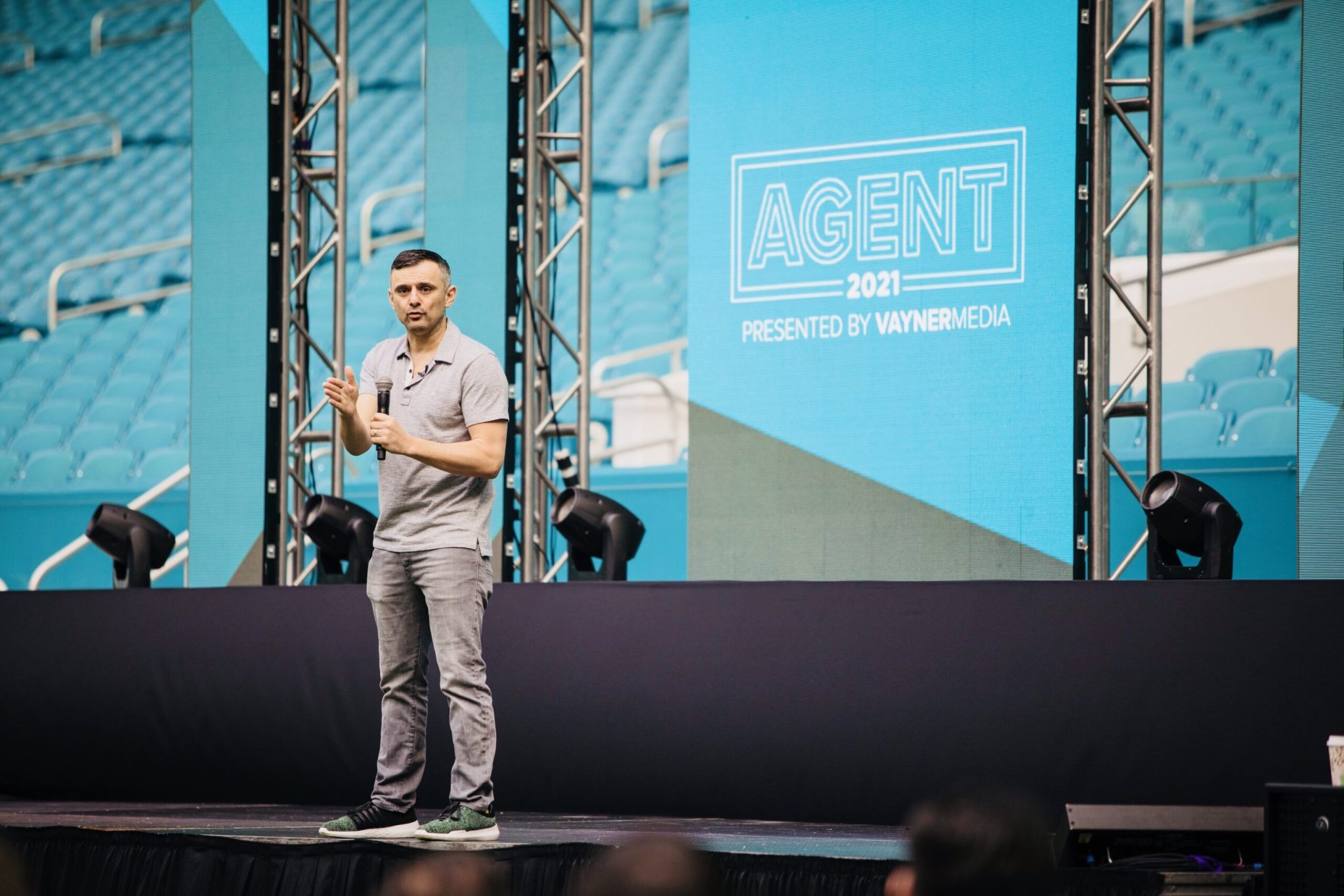 Gary-Vaynerchuk-CEO-of-VaynerX-opening-keynote-for-the-inaugural-Agent2021-in-2018-scaled-1-H54ZbK.tmp_-scaled-twp3YE.tmp_