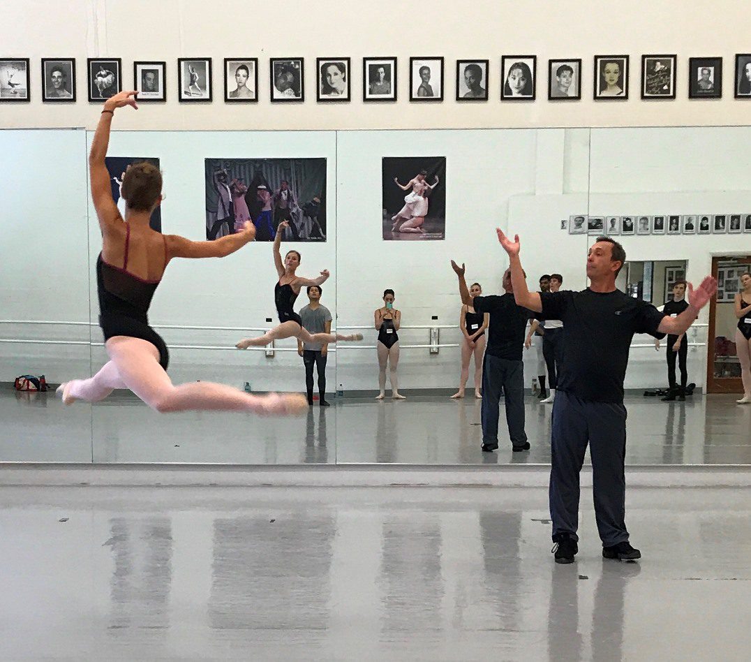 flying-in-class-with-Artistic-Director-Gil-Boggs-for-email-bkcRsF.tmp_-u67G0p.tmp_