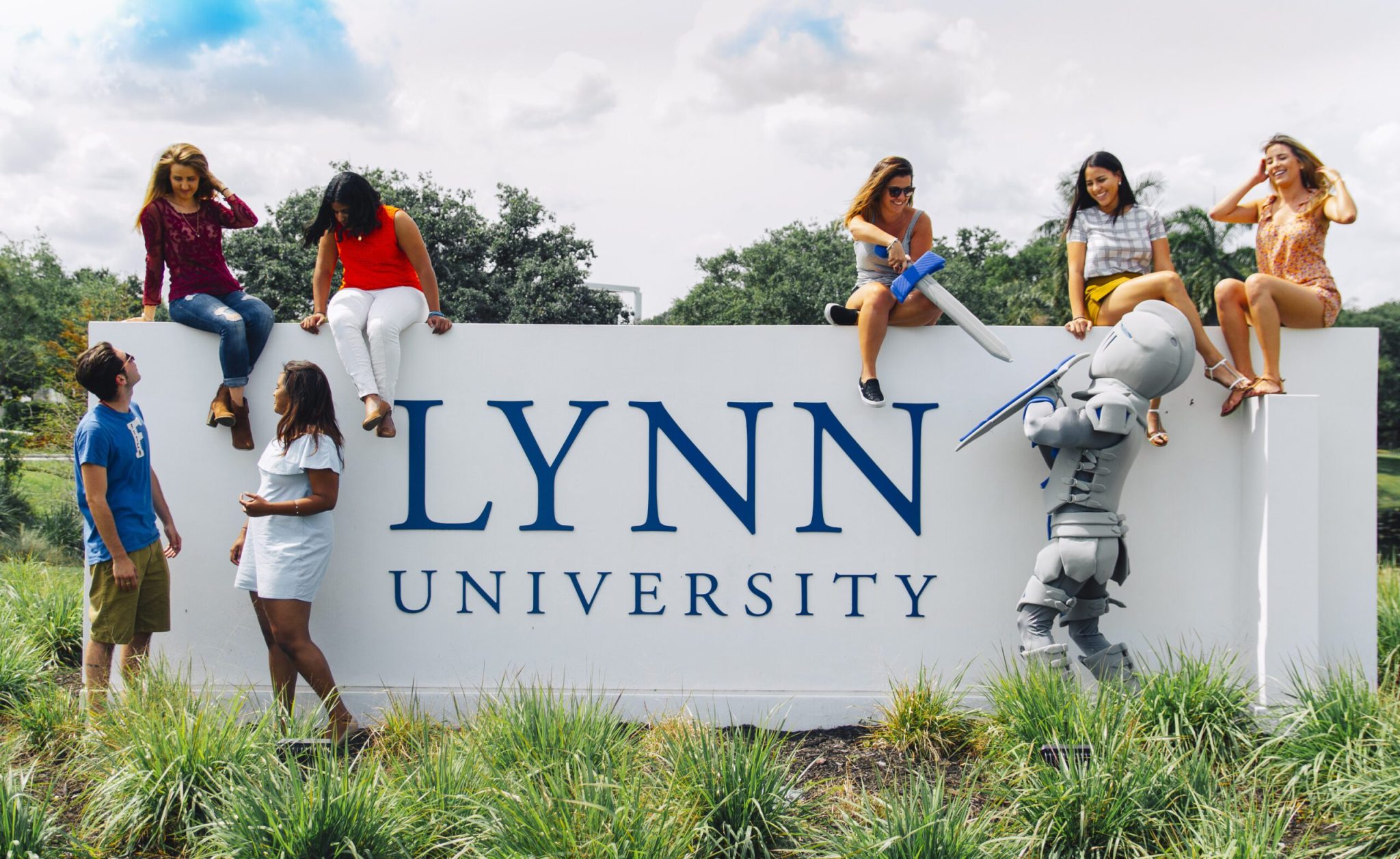SeniorSign_20160415_001-scaled-1-o43OcU.tmp_-scaled-KAykY0.tmp_