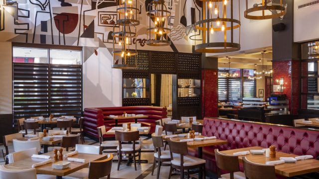 MaxsGrille_GreatRoomMural_JerryRaboinowitz